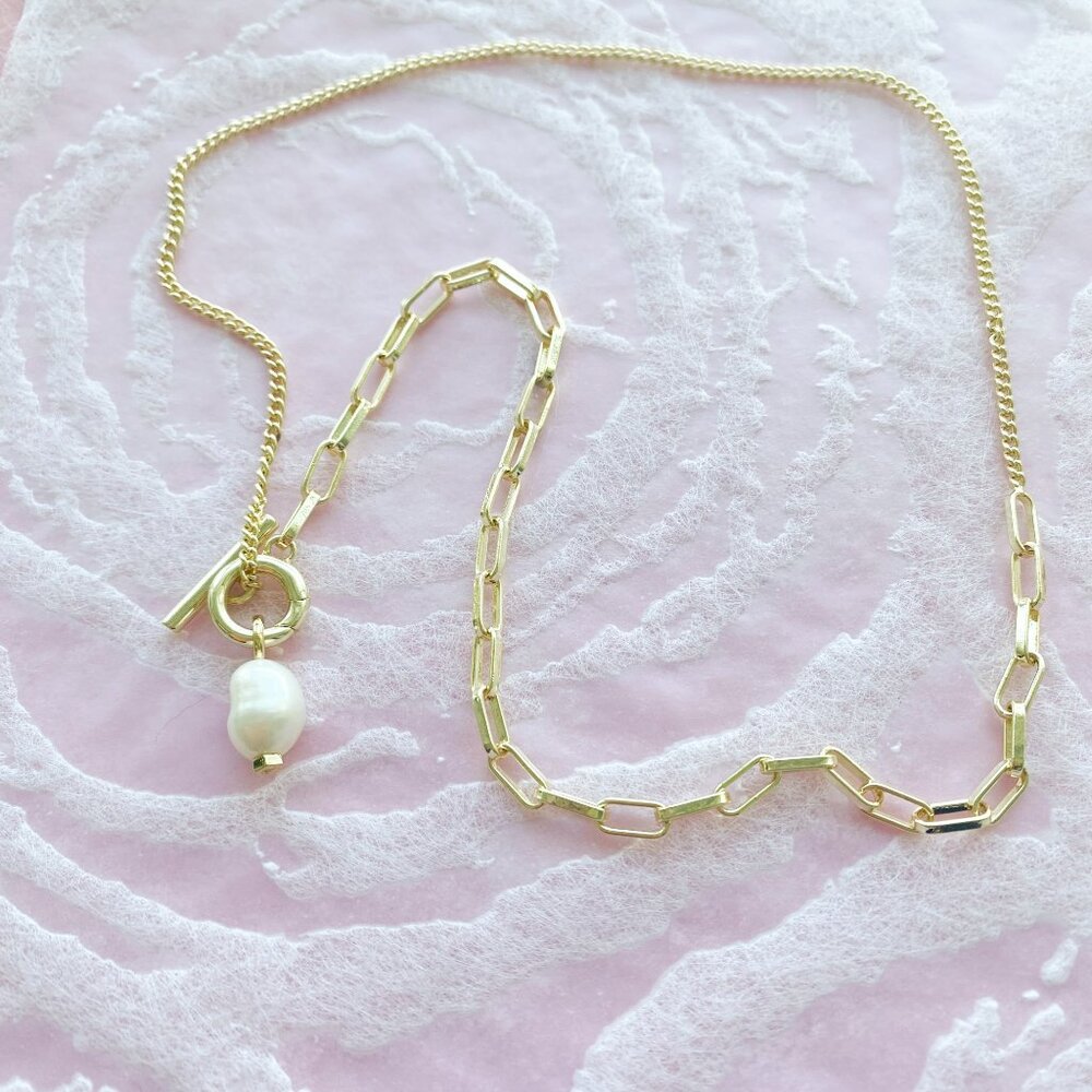 Kendra Scott Gold Necklace with Pearl Accent